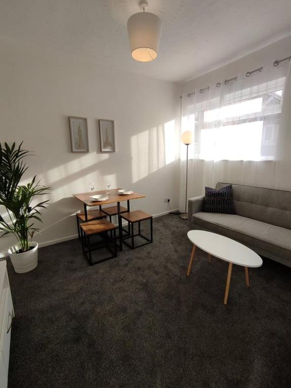 1 Bedroom Apartment With Free Parking Weymouth Buitenkant foto
